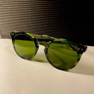 Bottega Veneta Sunglasses EUC dark green classic pantos